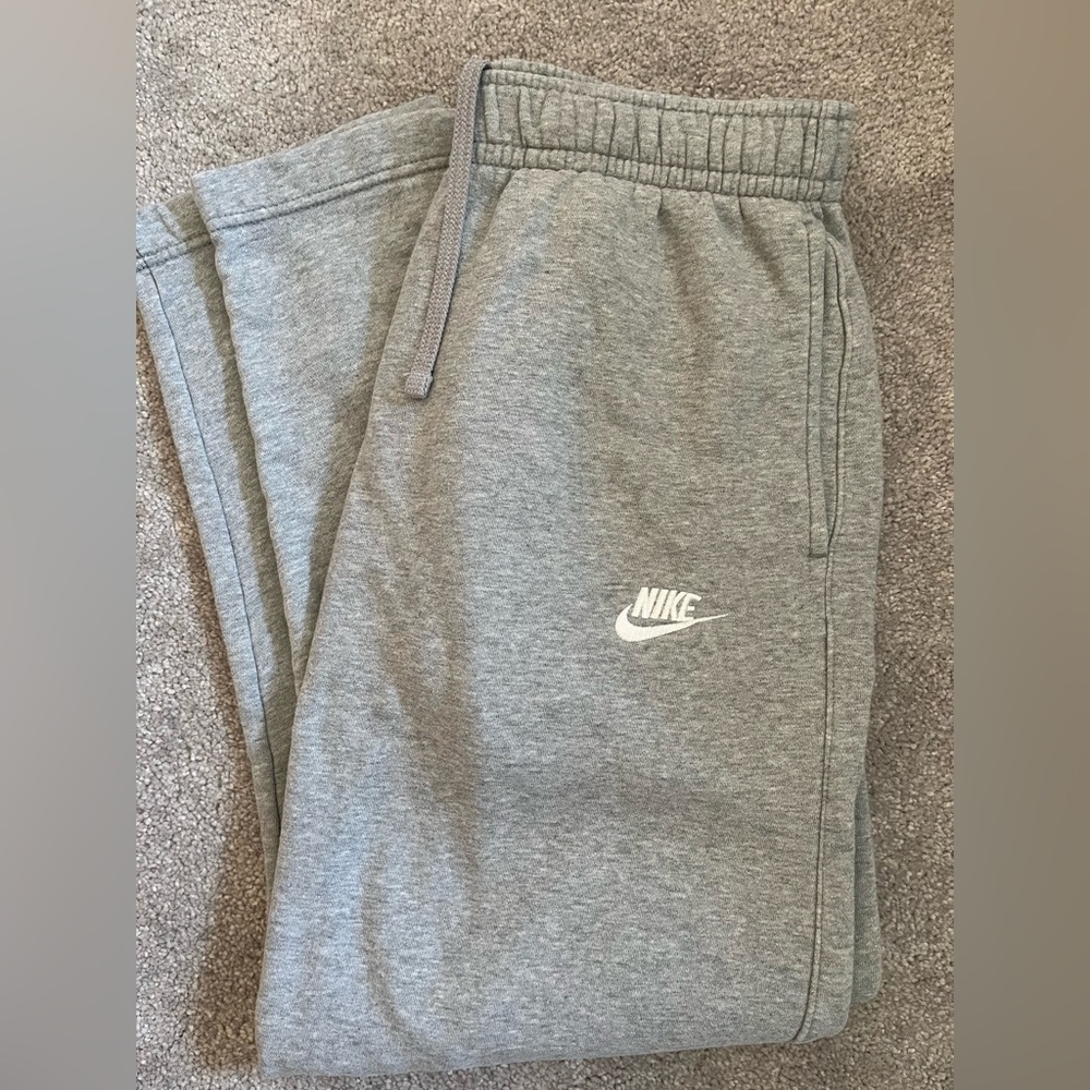 Men’s Nike sweatpants: medium gray